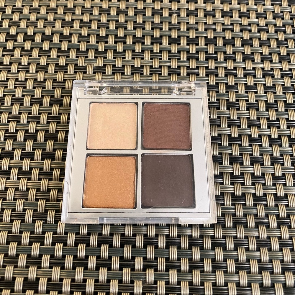 Clinique eyeshadow quad - Picture 1 of 3